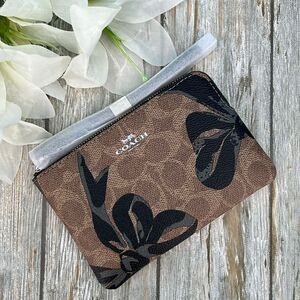 Coach Corner Zip Wristlet In Signature Canvas With Bow Print Bag Wallet Purse